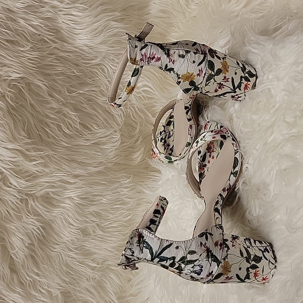 Reaction Kenneth Cole, 9.5, Floral - Picture 3 of 4